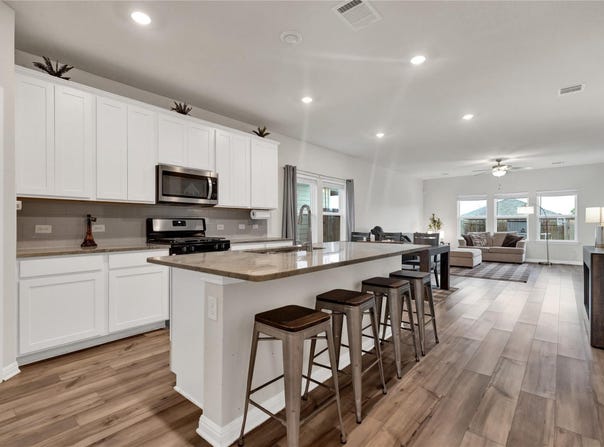 202 Grapefruit RD, Hutto, TX 78634