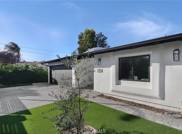 18149 Calvert Street, Tarzana, CA 91335