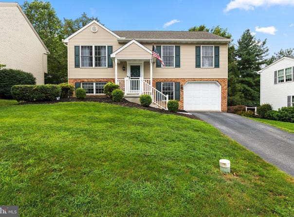 50 MANOR OAKS DRIVE, MILLERSVILLE, PA 17551
