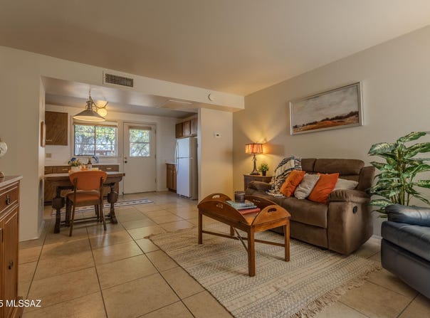 187 S Paseo Tierra, Green Valley, AZ 85614