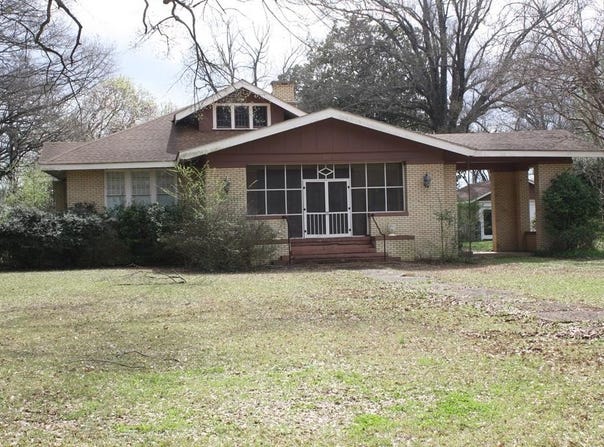 207 E Oak Avenue, COMO, MS 38679