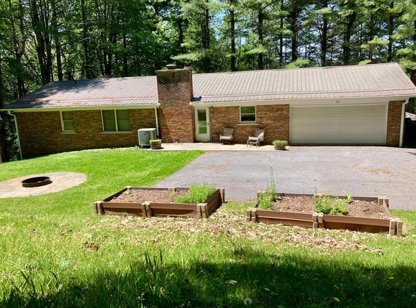 160 Cherry St., DANIELS, WV 25832