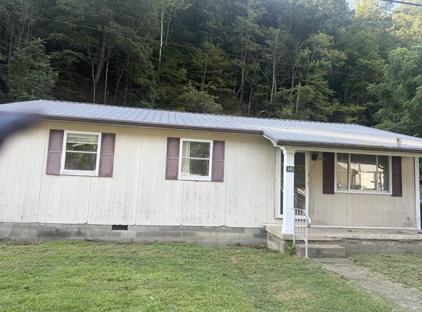 145 Proctor Bottom Road, Amherstdale, WV 25607