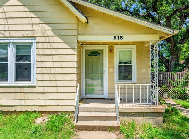 516 W Carr Ave, El Dorado, KS 67042-2703
