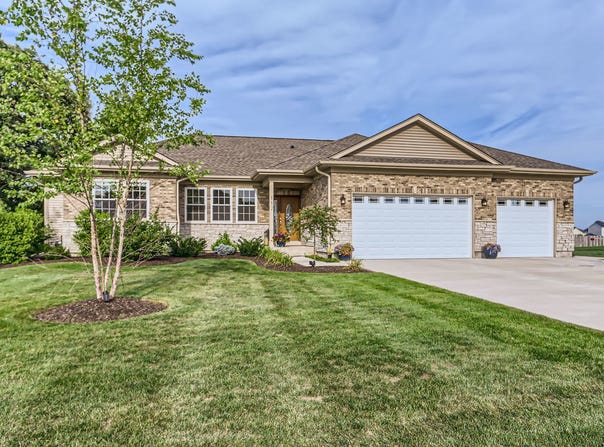 112 Farmstead Court, McHenry, IL 60050