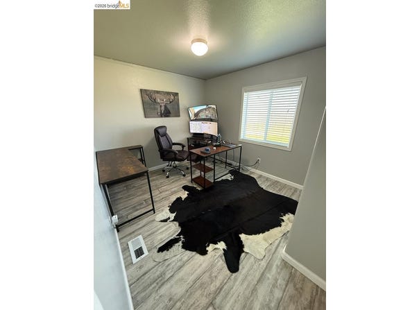 20080 E Kettleman LN, Lodi, CA 95240