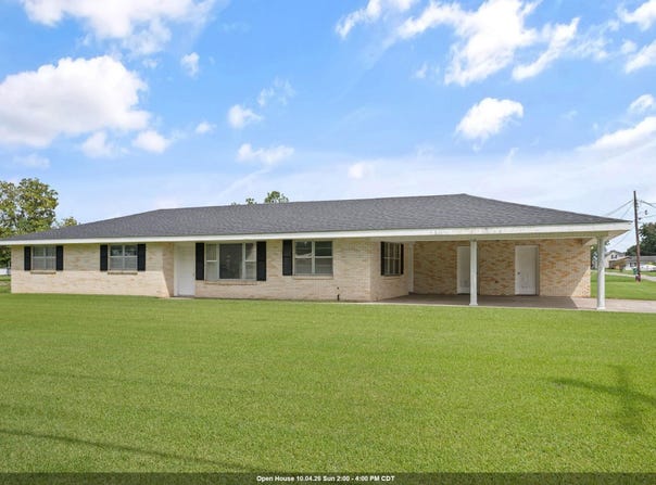 13272 Acorn St, Vacherie, LA 70090
