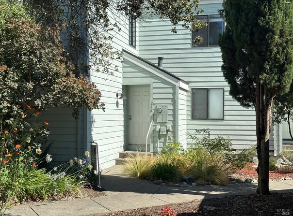 230 Courtyards E, Windsor, CA 95492