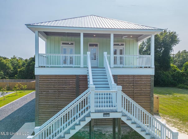 321 Hope Lane, Pass Christian, MS 39571