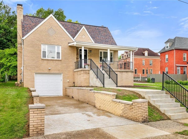 7118 Mcpherson Blvd, Point Breeze, PA 15208