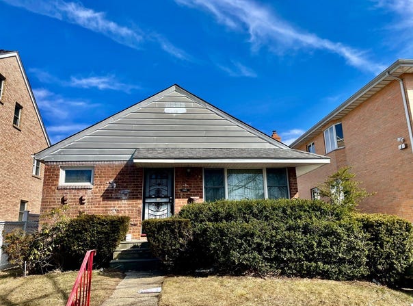 69-15 Cloverdale Blvd, Oakland Gardens, NY 11364