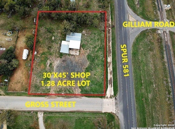 202 E GROSS ST, Pearsall, TX 78061