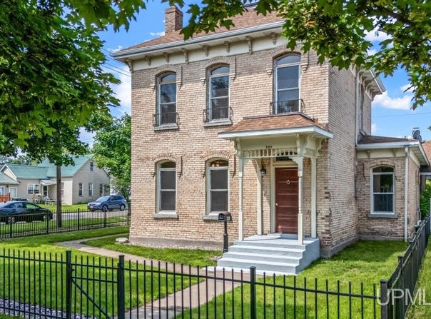 328 S 7th, Escanaba, MI 49829