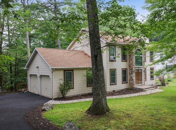 5286 Hilltop Circle, East Stroudsburg, PA 18301