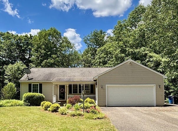86 Chicopee Dr, Hubbardston, MA 01452