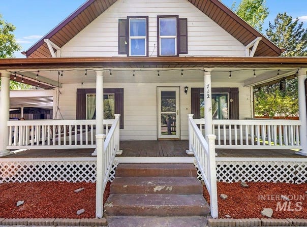 712 Yakima Ave, Filer, ID 83328