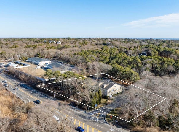 2036 County Rd 39, Southampton, NY 11968