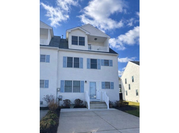 10 Harbor Beach Cv, Brigantine, NJ 08203