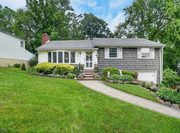 72 Lyons Pl, Springfield Twp., NJ 07081-1606