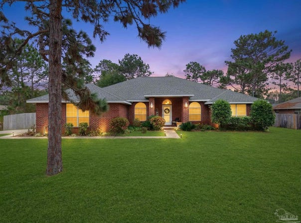7599 Brewster St, Navarre, FL 32566