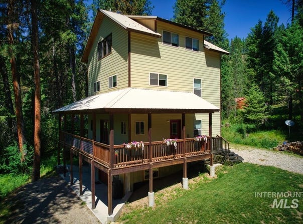9 Crick Rd, Garden Valley, ID 83622