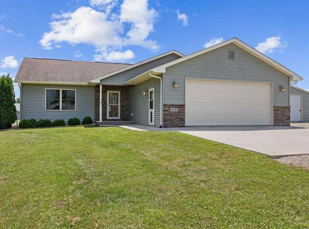 2089 117th Ct, Kalona, IA 52247
