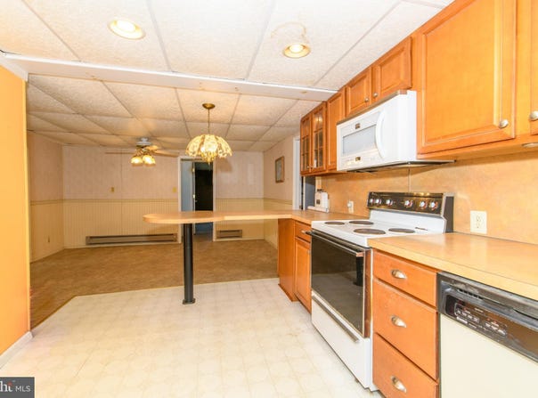 7921 CORNING ROAD, ZIONSVILLE, PA 18092