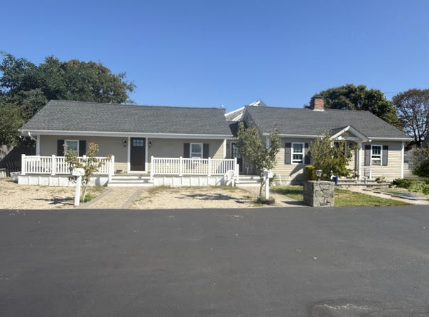 10 Stuart Street, Hyannis, MA 02601