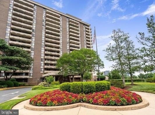 1800 OLD MEADOW ROAD, MCLEAN, VA 22102