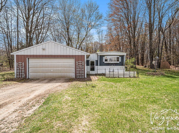 12480 Fargo Street NE, Gowen, MI 49326