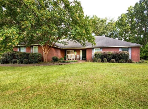 213 Woodhill Cir, Eufaula, AL 36027