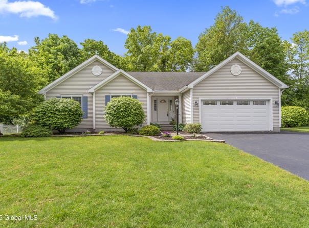 13 Coyote Lane, North Greenbush, NY 12180