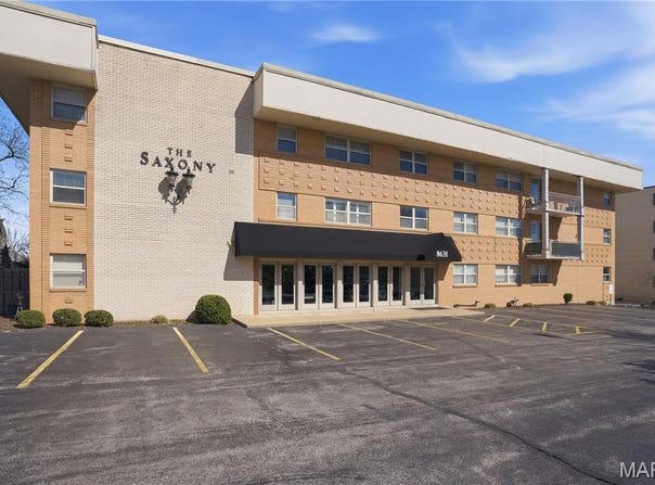 8631 Old Bonhomme Road, St Louis, MO 63132