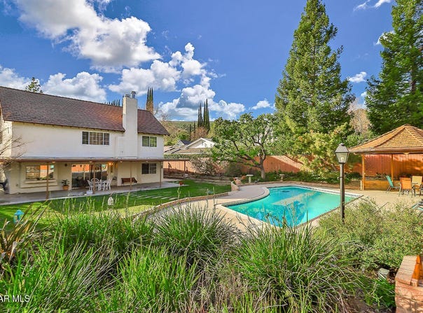 5260 Edgeware Drive, Calabasas, CA 91301
