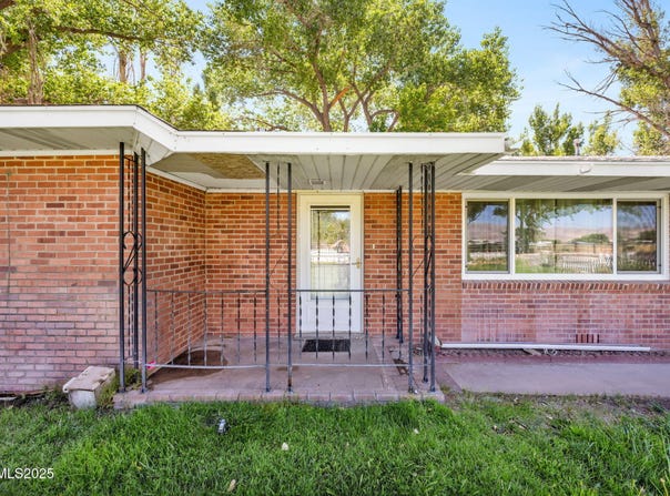 6 Green Acres Lane, Yerington, NV 89447