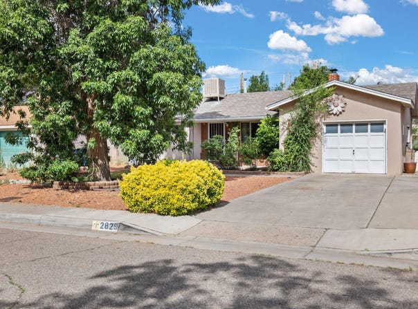 2829 PALOMAS Drive NE, Albuquerque, NM 87110