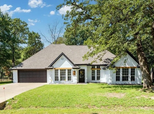 105 Royalwood Drive, Enchanted Oaks, TX 75156