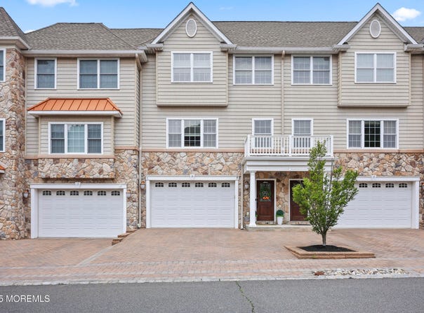 14 White Oak Lane, Aberdeen, NJ 07747
