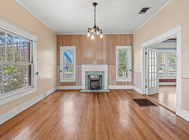 110 W Pecan ST, Hutto, TX 78634