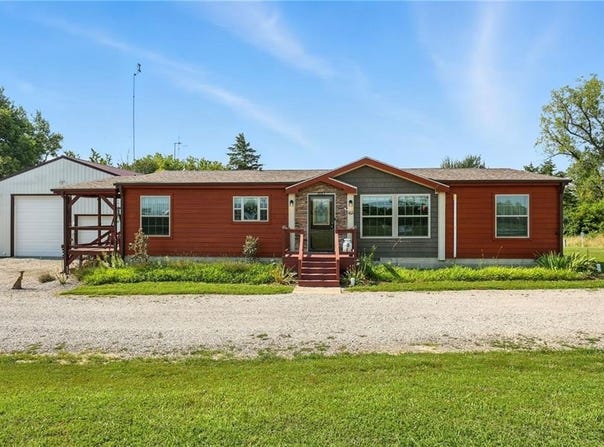 1082 NE 75 Road, Knob Noster, MO 65336