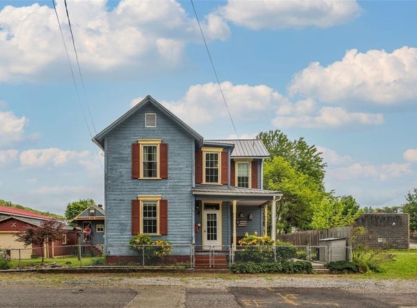 37 N Water St, Port Marion, PA 15474