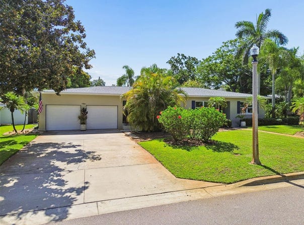 1743 EAGLES NEST Drive, BELLEAIR, FL 33756