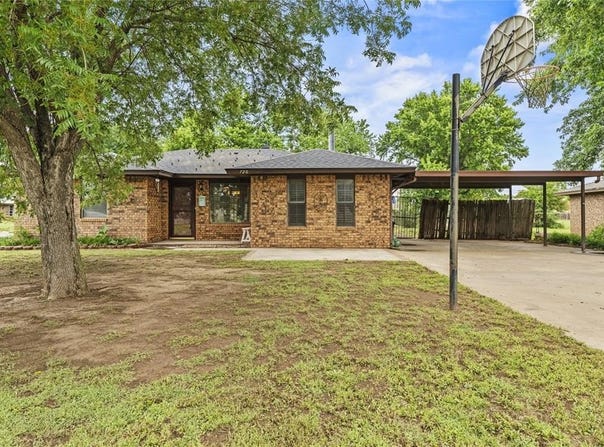 720 W 3rd Street, Watonga, OK 73772
