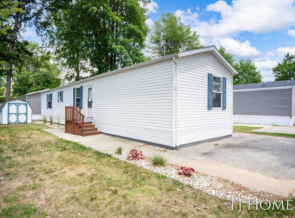 68 Viking Drive NW, Sparta, MI 49345