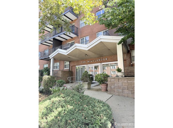 123 S Adelaide Avenue S, Highland Park, NJ 08904