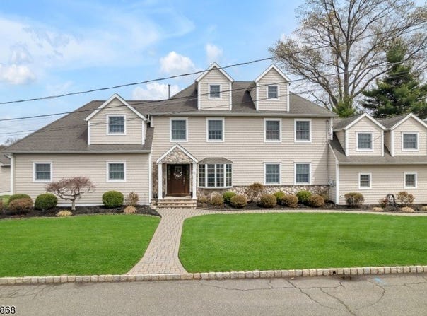 31 Shetland Dr, Clark Twp., NJ 07066-2310