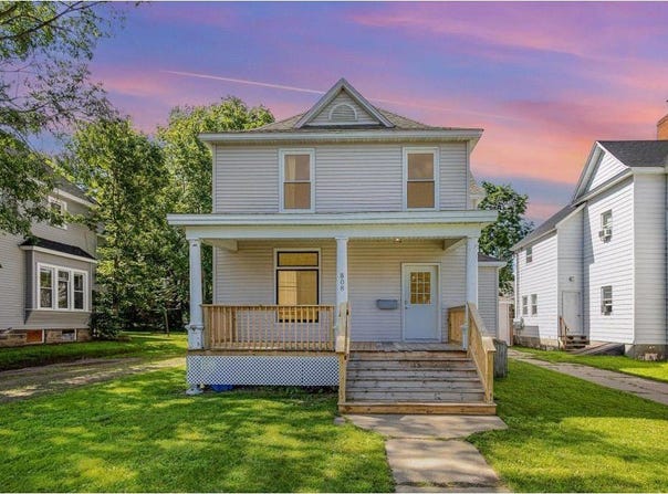 808 9th Avenue E, Menomonie, WI 54751