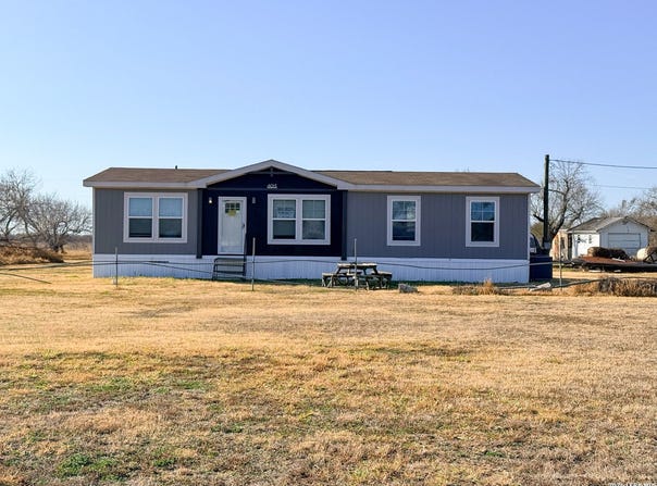 405 DRISCOLL ST, Woodsboro, TX 78393