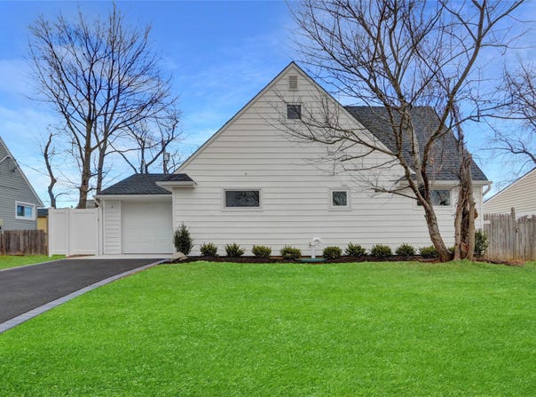 43 Deep Lane, Wantagh, NY 11793