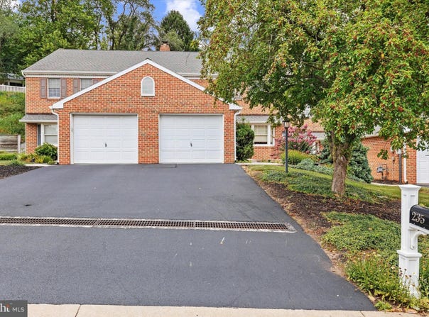 235 WYNTRE BROOKE DRIVE, YORK, PA 17403